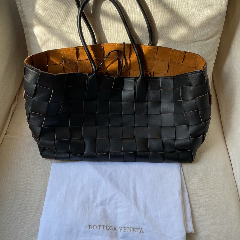 Bottega Veneta Cabat Tote Maxi Intrecciato Leather